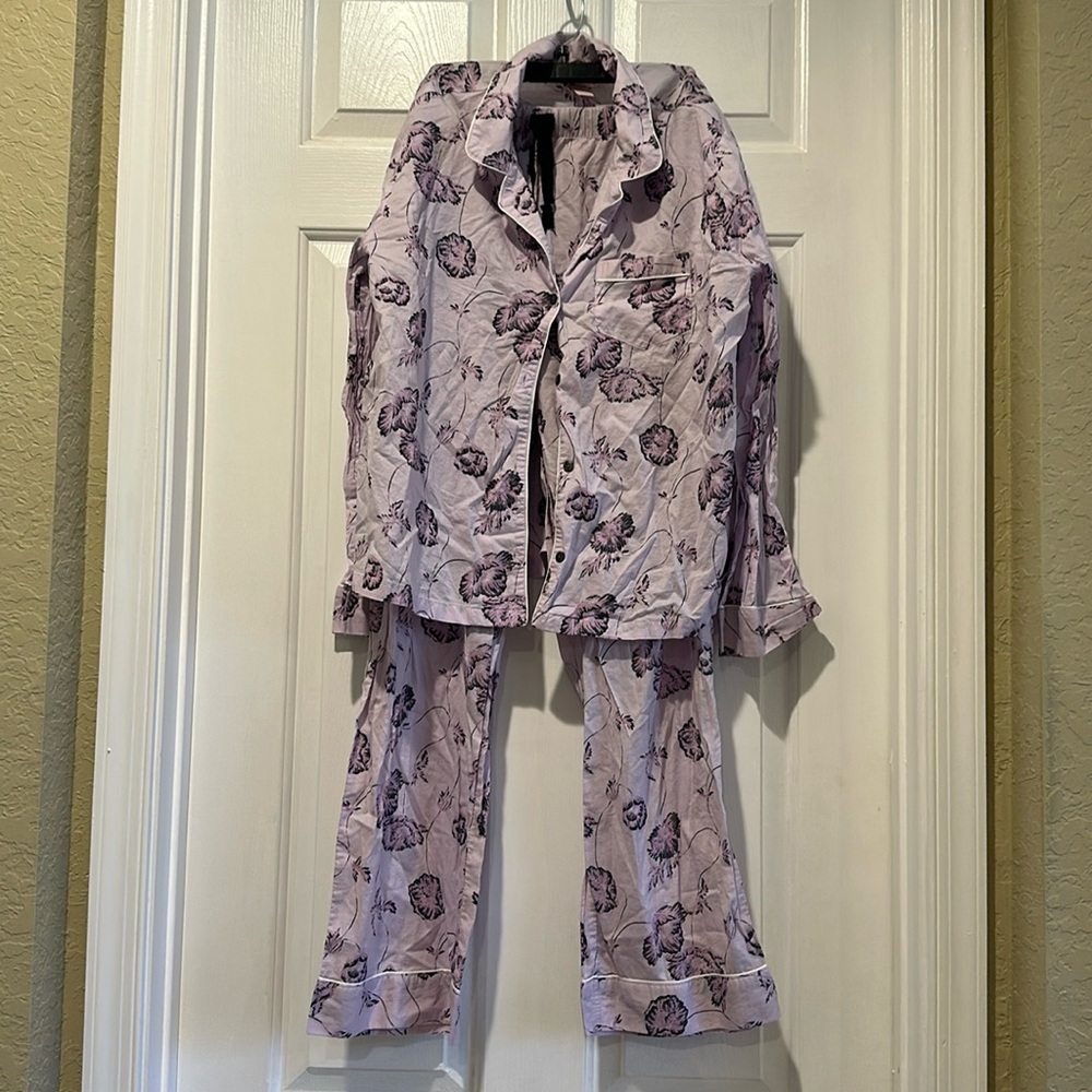 VS Full Set PJ never been worn - XL